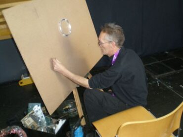 Utopiales 2007. Didier réalise une œuvre en direct.
