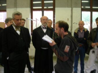 Mon frère (au centre, avec la barbe), pendant le tournage du docu-fiction, Pasteur.