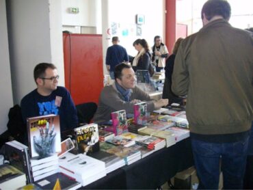 Les Oniriques 2013 : Le stand ActuSF avec Etienne Bariller et Jérôme Vincent.