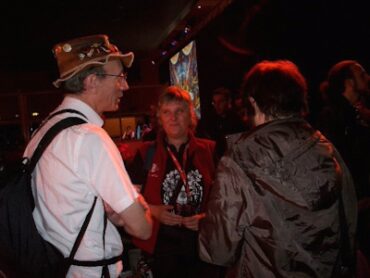 Nantes. Les Utopiales 2010. L'homme au chapeau et Flo Cirio (Lyonne de la SF)