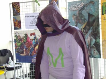 Lyon Geek Show 2012 : Mysterion (South Park) garde le stand Temps-Livres.