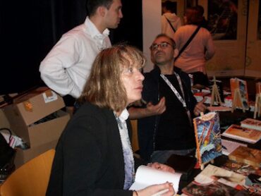 Utopiales 2010. Sylvie Lainé et Karim Berrouka au Stand d'ActuSF